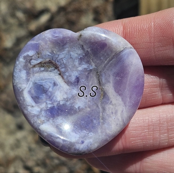 Heart-Shaped Stone Set - Picture 5 of 6